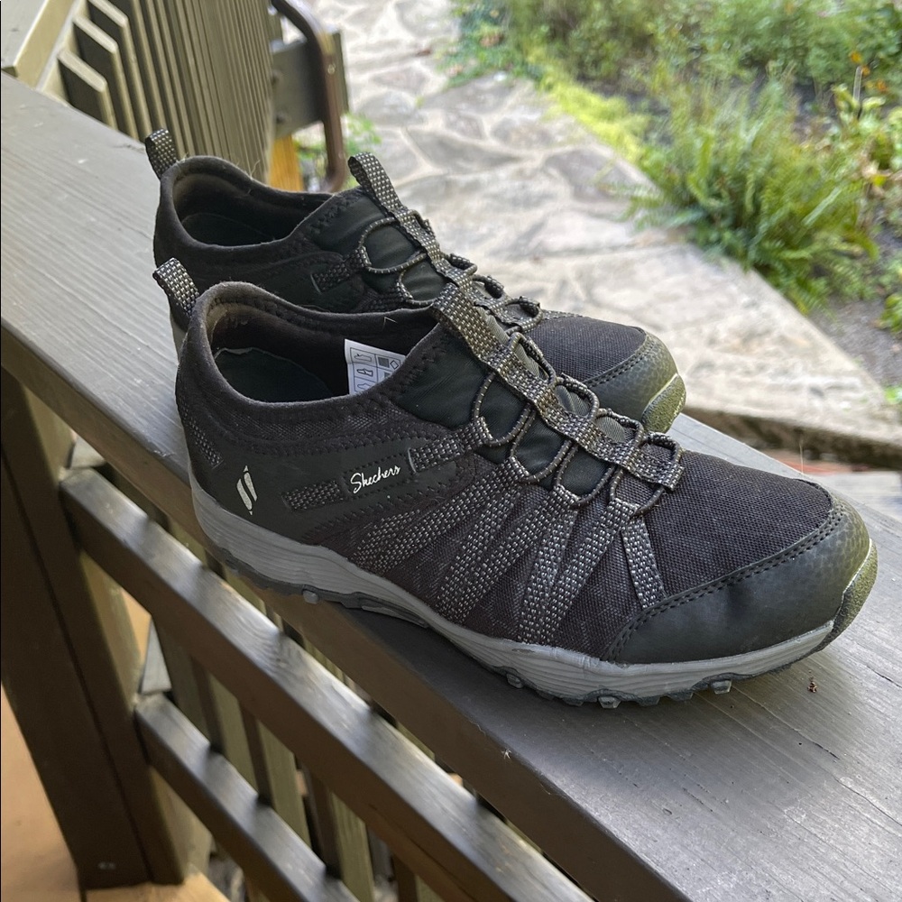 Ladies Skechers black